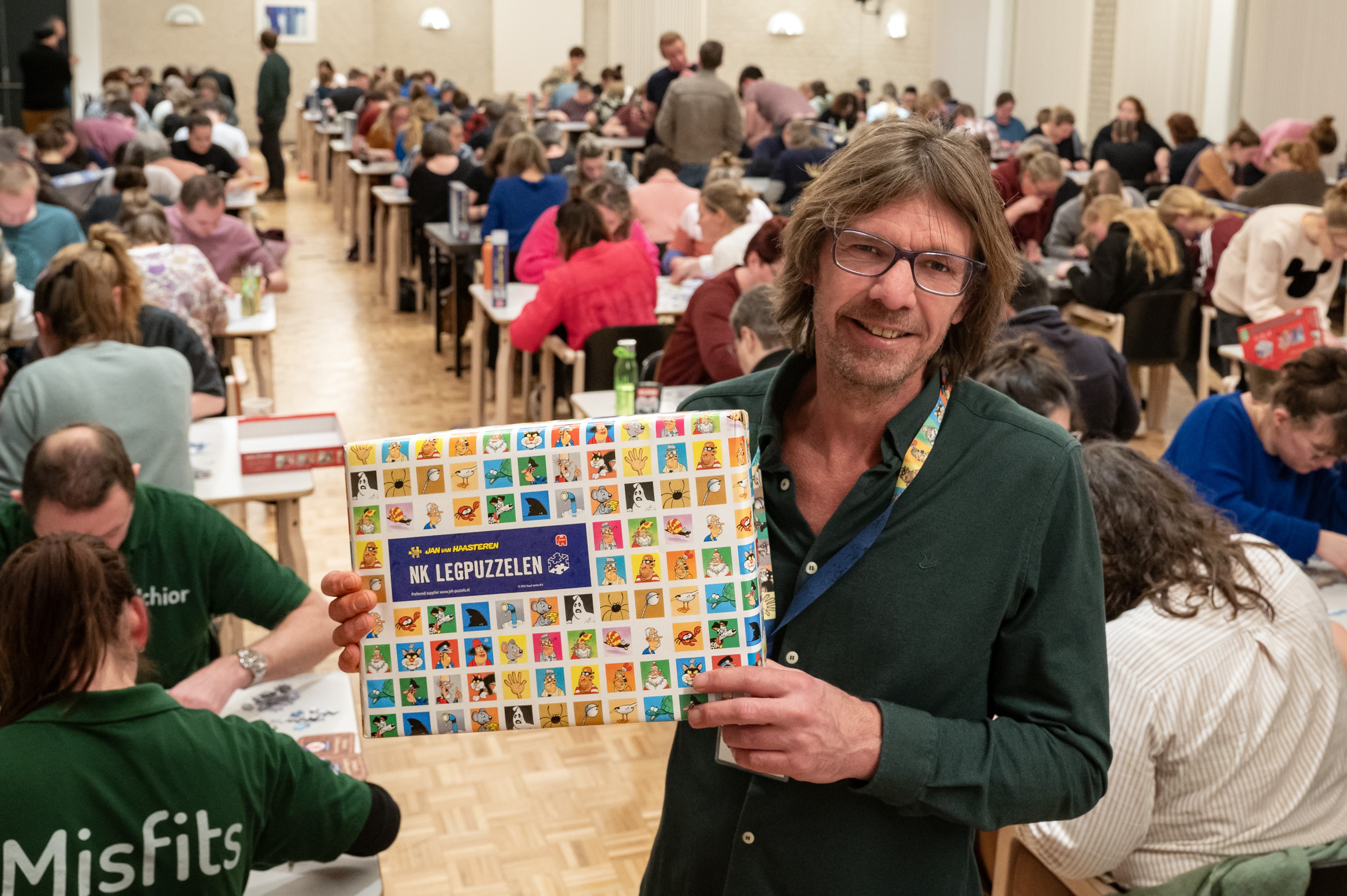 René van der Zwet zet met NK Legpuzzelen Roelofarendsveen op de kaart. 'De tijd dat de gordijnen dic